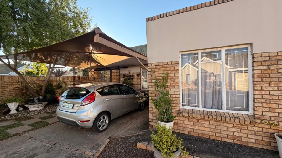 3 Bedroom Property for Sale in Roylglen Gardens Northern Cape